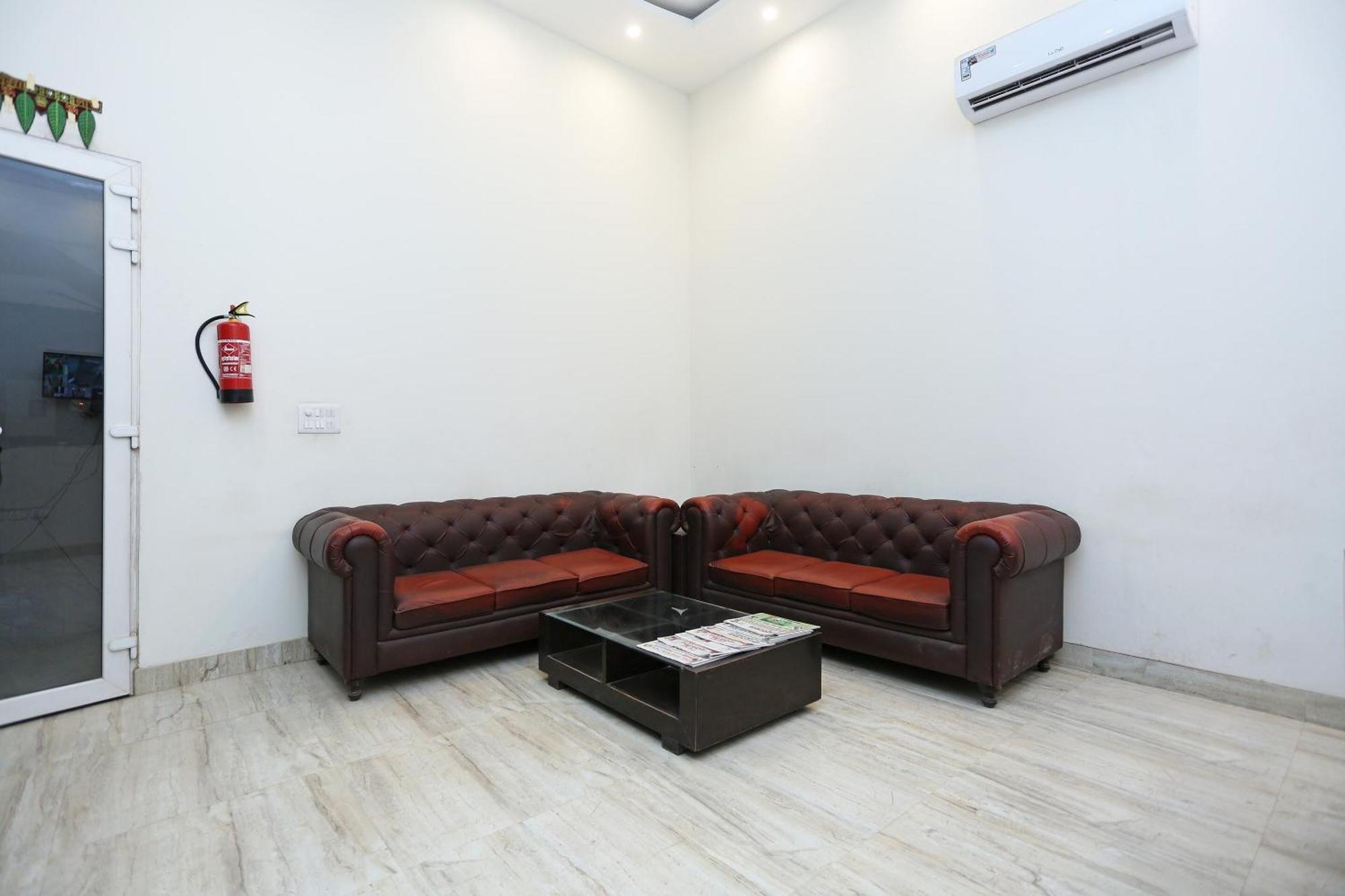 Hotel O Lakshya New Delhi Exteriör bild