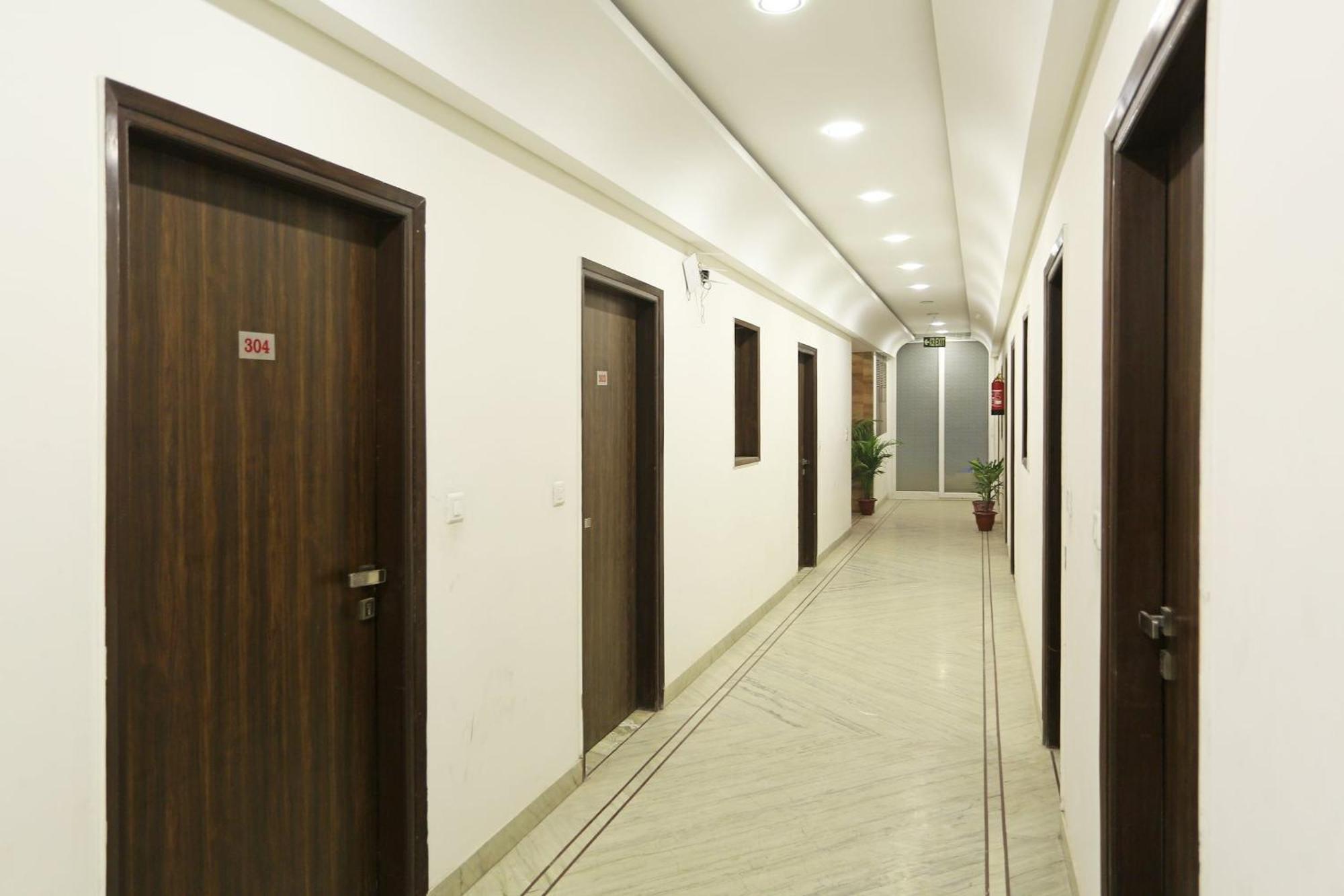 Hotel O Lakshya New Delhi Exteriör bild