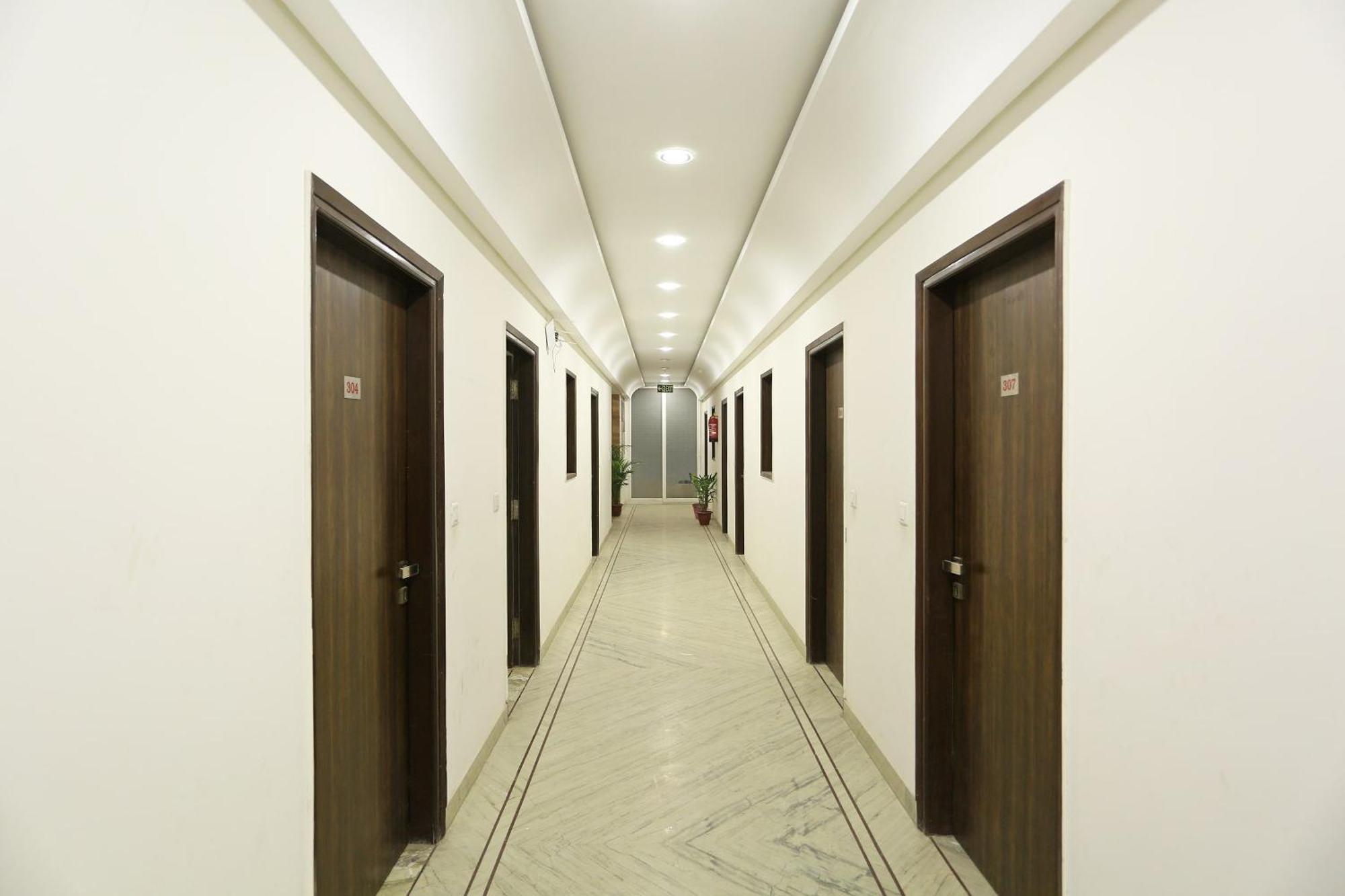 Hotel O Lakshya New Delhi Exteriör bild