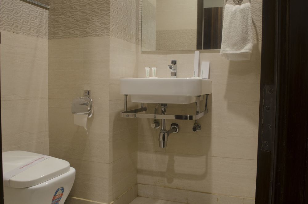Hotel O Lakshya New Delhi Exteriör bild